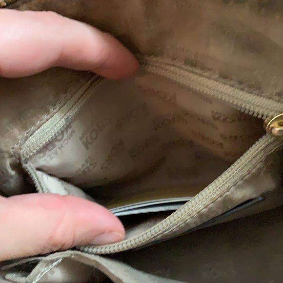 Michael kors cross body - Picture 12 of 16